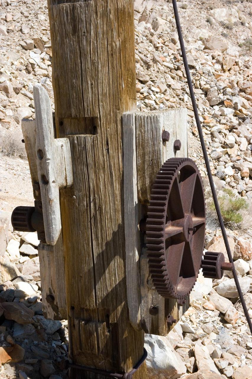 Mock-upper-derrick-winch-detail