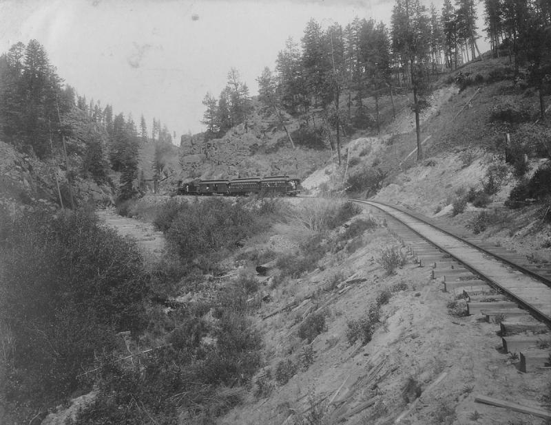 SVRy-Pass-Train-in-Boulder-Gorge-Morris-Col