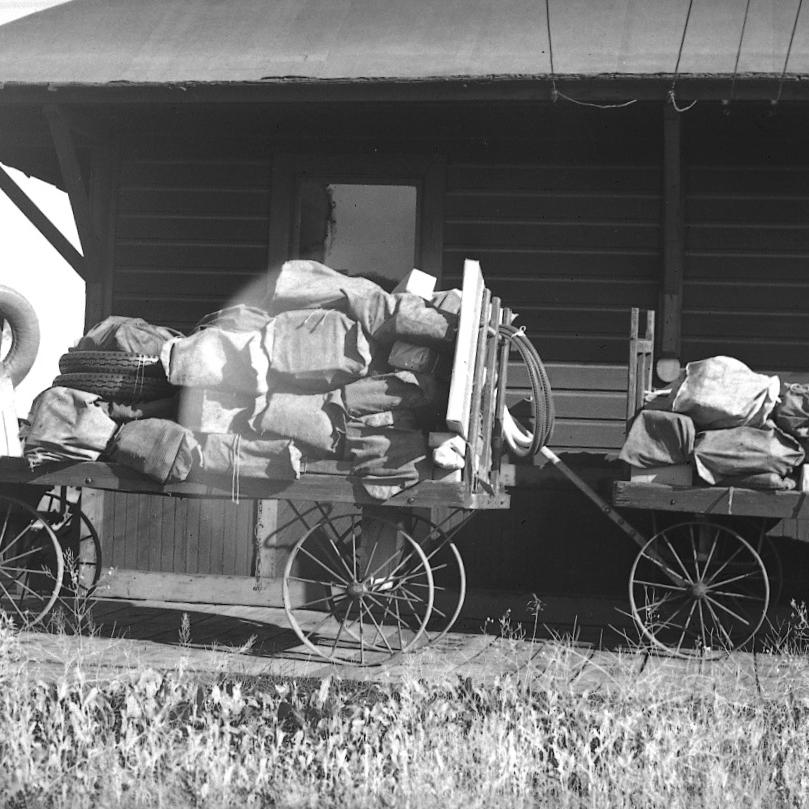 SVRy last pass run carts with mail at depot