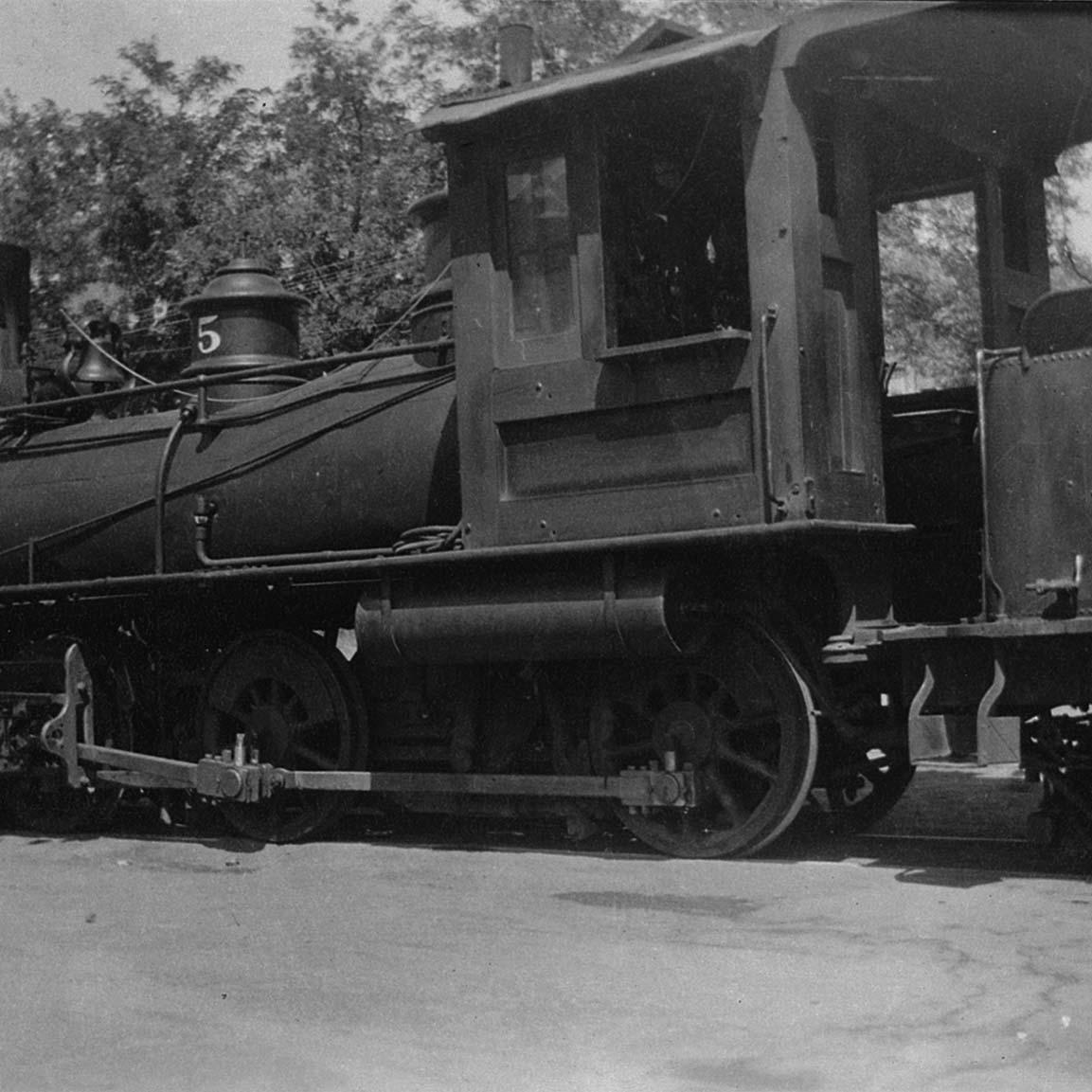 #5 waiting in Colfax 1924.