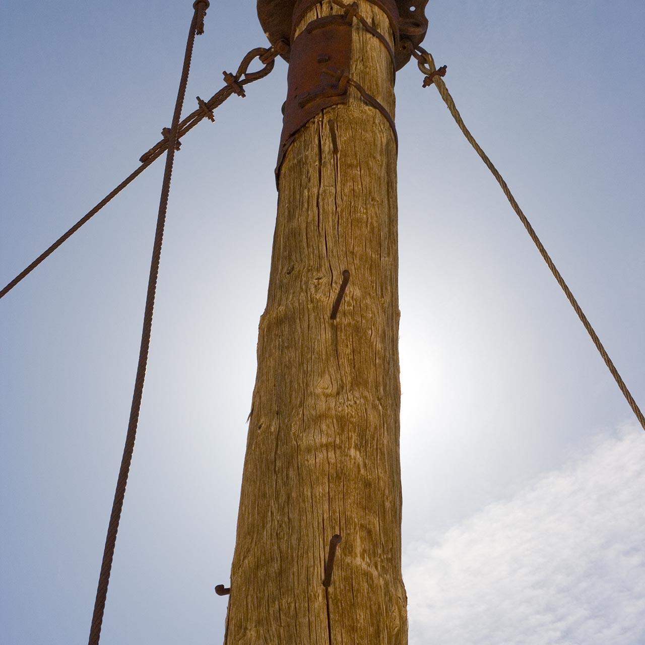 Mock-Upper-Derrick-Pole-Detail