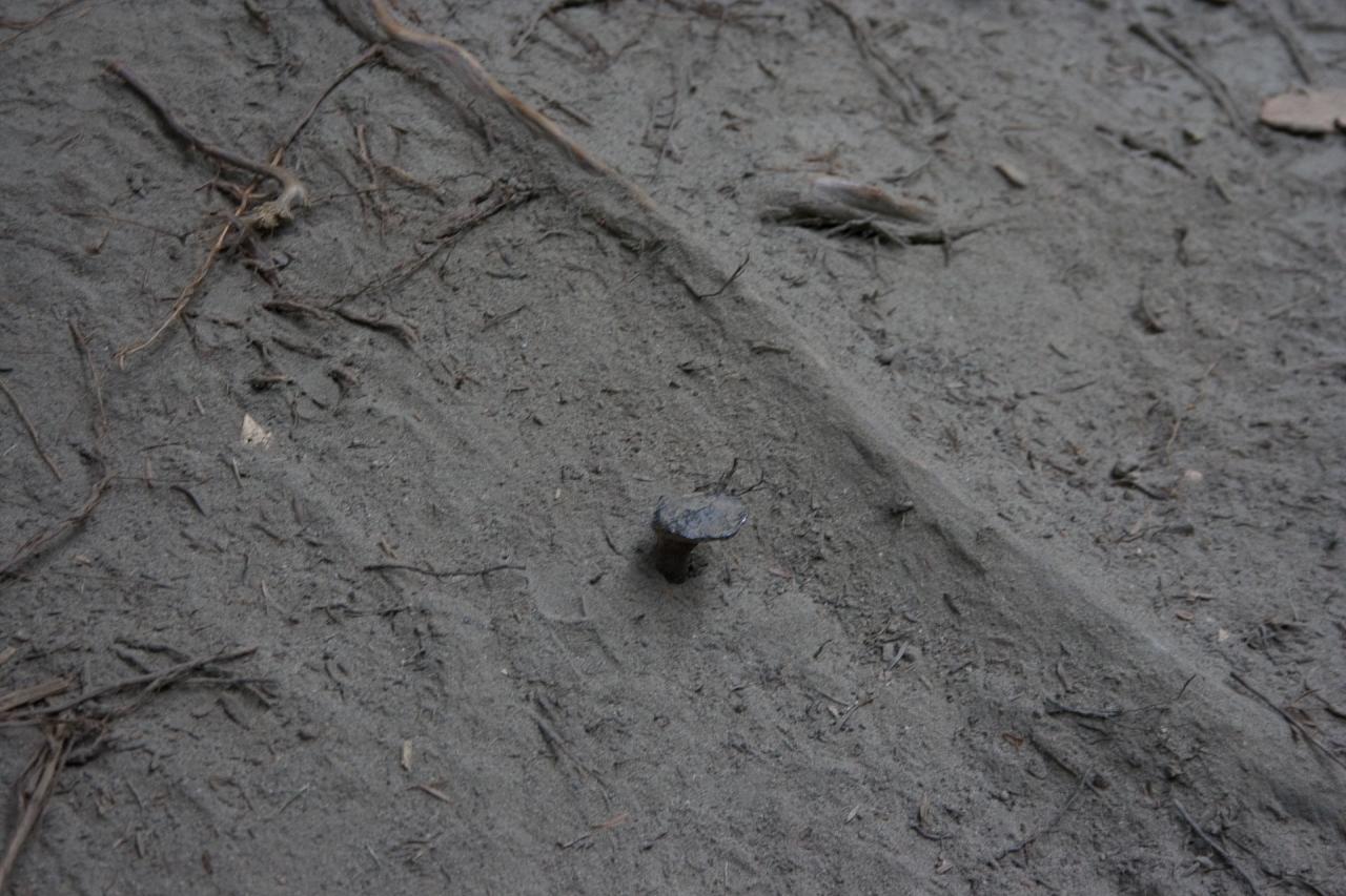 Single-spike-embedded-in-buried-tie