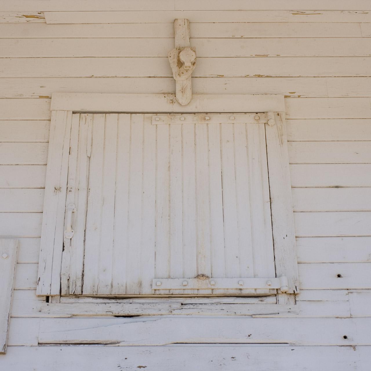 Mina-IceHouse-Upper-Hatch