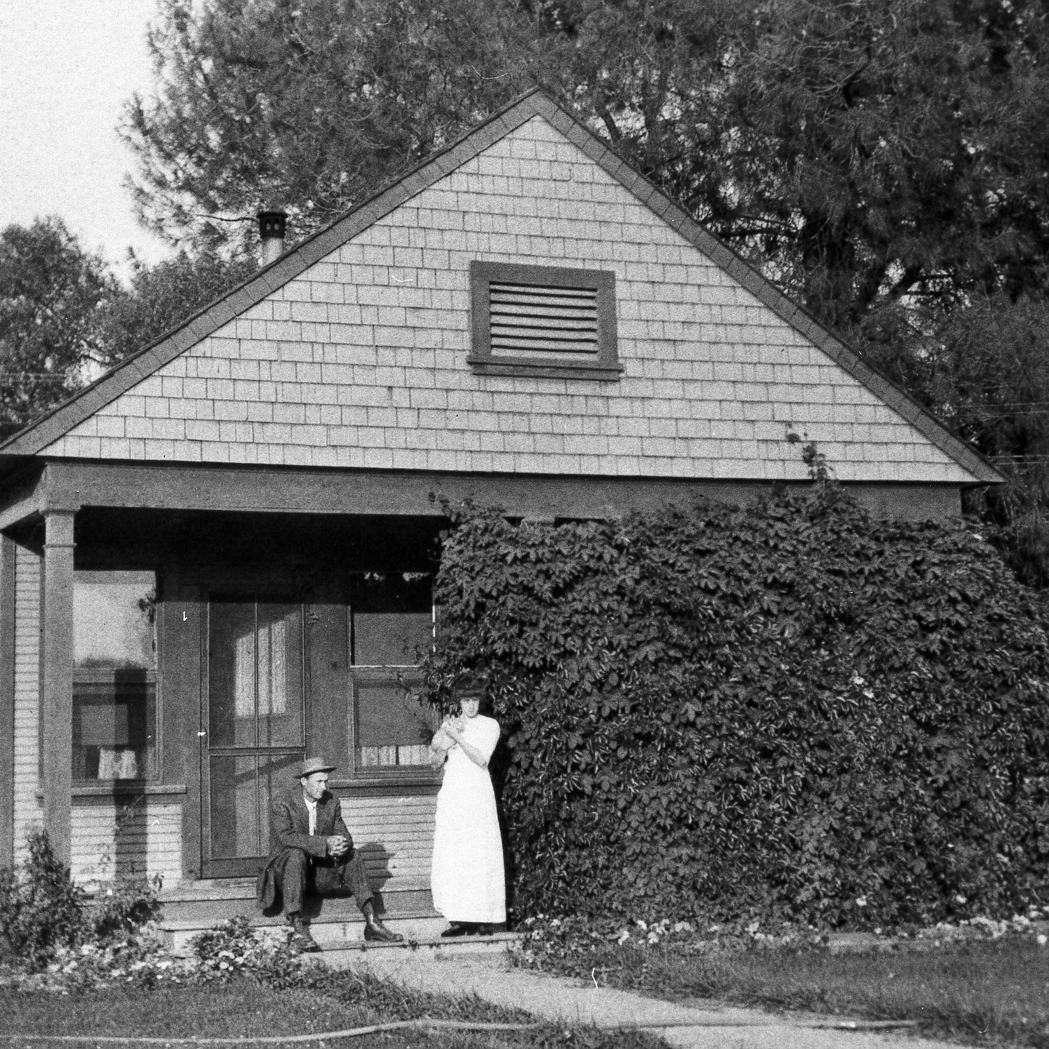 Honeymooners R.G. and Anda Smith at their first home, a Natoma Company employee house, 1912.