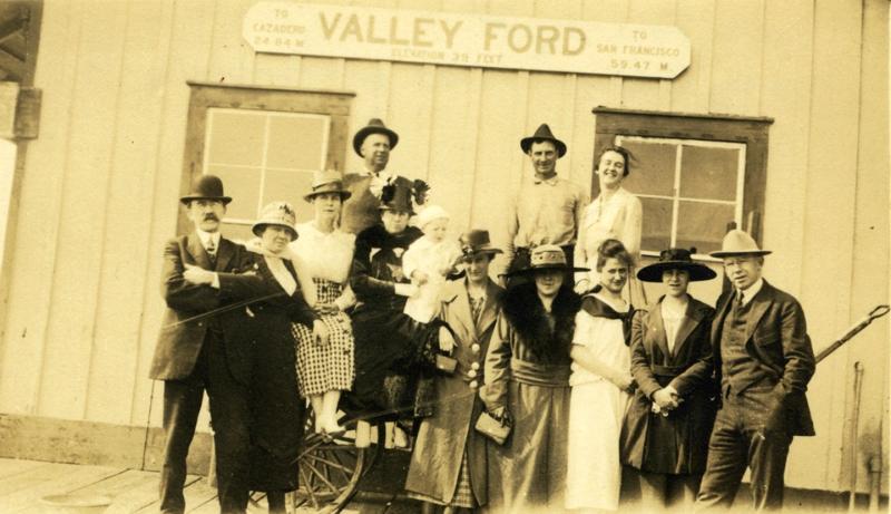 Valley Ford depot w people