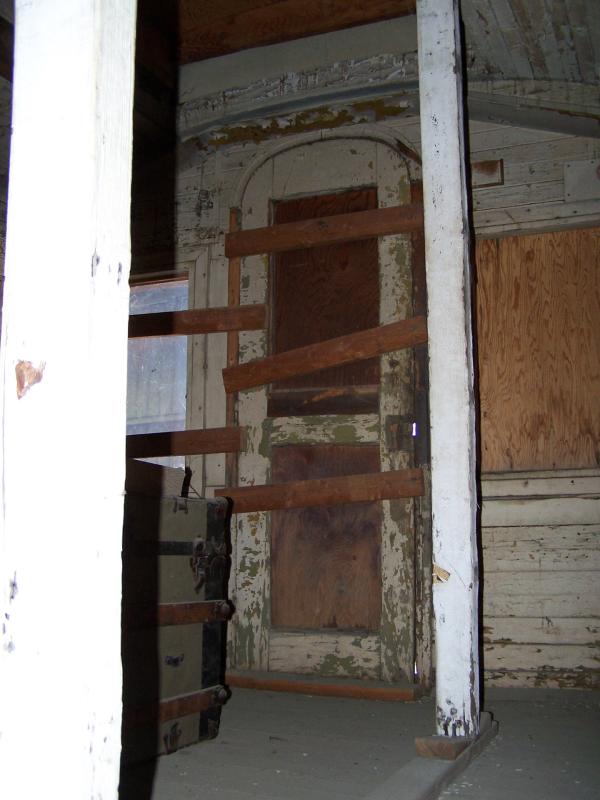 interior-end-door