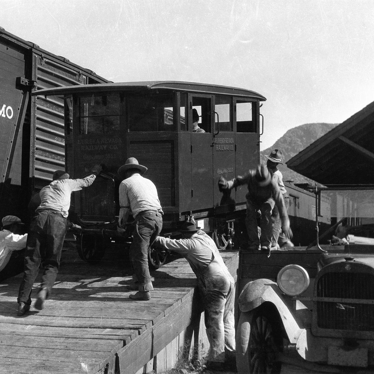 Casey Jones motor #22 being unloaded, June 1927